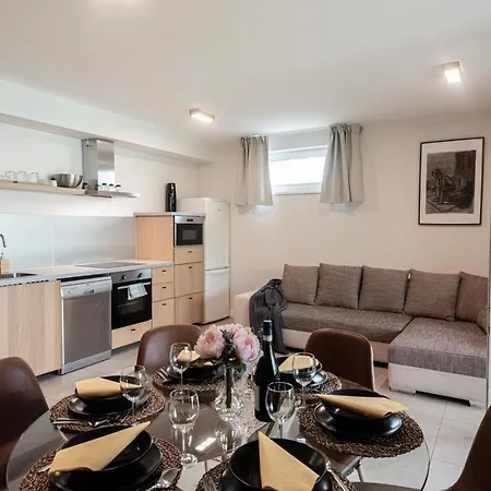 Oak Residents Siofok