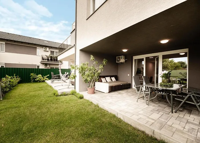 Oak Residents * שיופוק