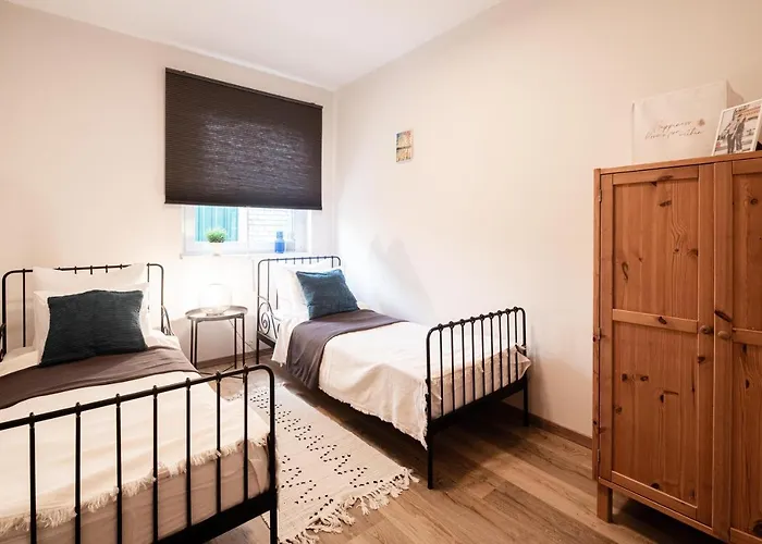 Oak Residents שיופוק